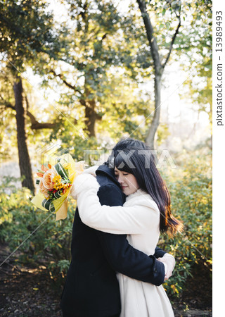 A couple with flowers 13989493