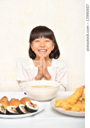 Girl who eats tempura udon Girl who eats tempura udon 13990987