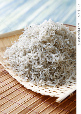 Chirimenjako Chirimenjako 13991292