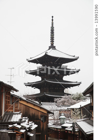 Snow Yasaka Tower Snow Yasaka Tower 13991590
