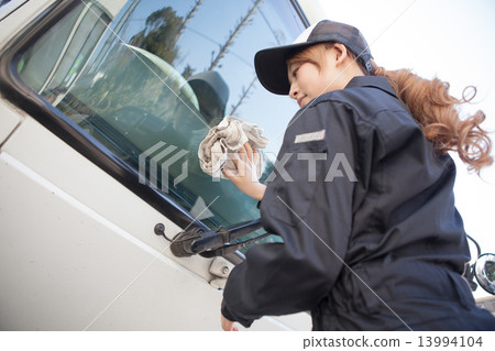 mechanic, automobile mechanic, female 13994104