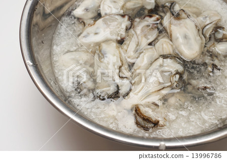用生蘿蔔手洗蘿蔔 用生蘿蔔手洗蘿蔔 13996786