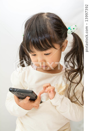 智能手機和一個女孩 13997392