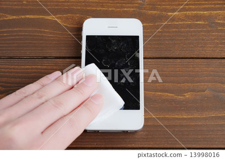 Smile on the smartphone Smile on the smartphone 13998016