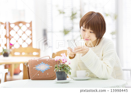 Short hair college student relaxing at the cafe Short hair college student relaxing at the cafe 13998445