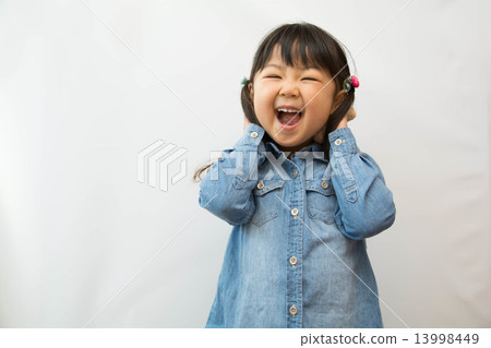 A girl with a smile 13998449