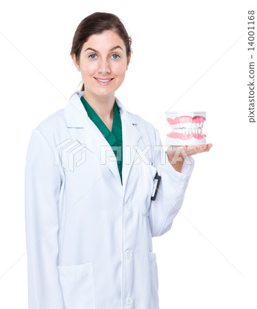 Dentist hold denture Dentist hold denture 14001168
