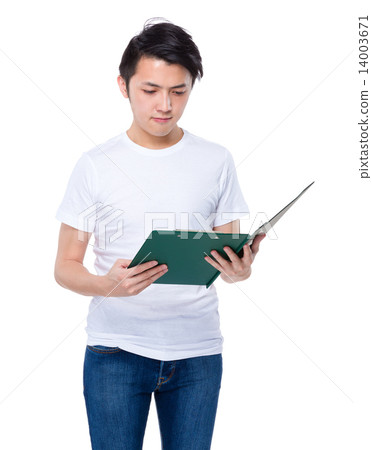 Asian man look at clipboard 14003671