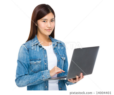 Woman use of notebook Woman use of notebook 14004401