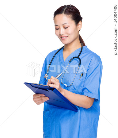 Doctor write on clipboard 14004406