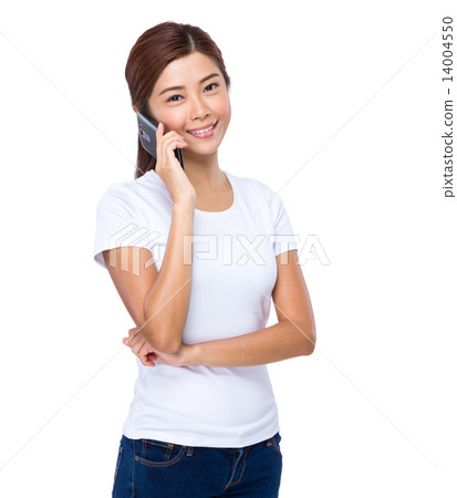 Asian woman talk to cellphone 14004550