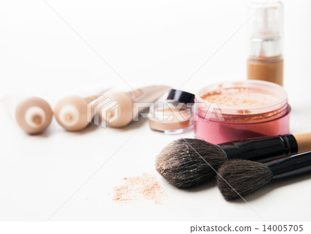 Powder, foundation and brushes on the white background 14005705