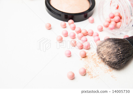 the bronzing pearls and makeup brush. the bronzing pearls and makeup brush. 14005730