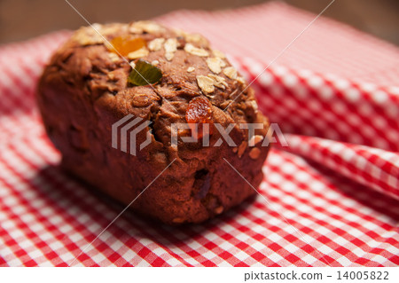 Rich fruit and nut cake 14005822