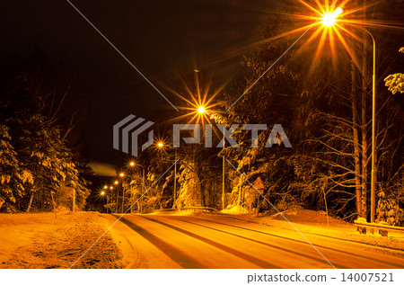 Winter road in the forest 14007521