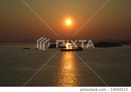 A cargo ship crossing the sunset band that makes the Seto Inland Sea 14008525