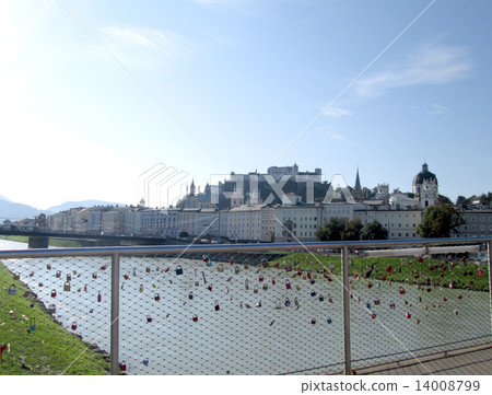 Bridge with a padlock 14008799