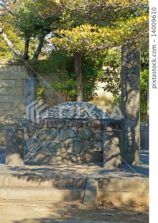 Tanoyuku Wand walking · Tokugawa Yoshihiro Tomb of Yanaka Cemetery 14009610