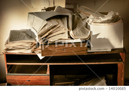 Messy workplace 14010085