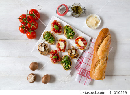Bruschetta with beans and arugula, mushrooms, goat cheese 14010319
