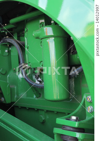 The new engine tractor. Agricultural machinery The new engine tractor. Agricultural machinery 14012997