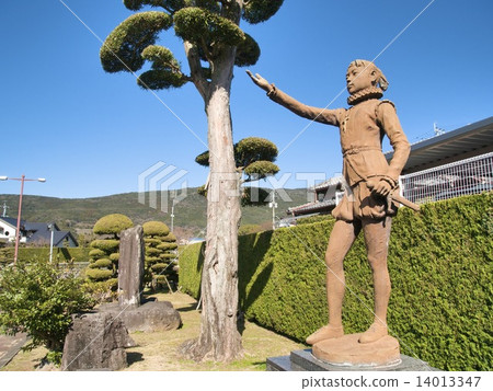 Statue of Mizugaru in Unzen city Statue of Mizugaru in Unzen city 14013347