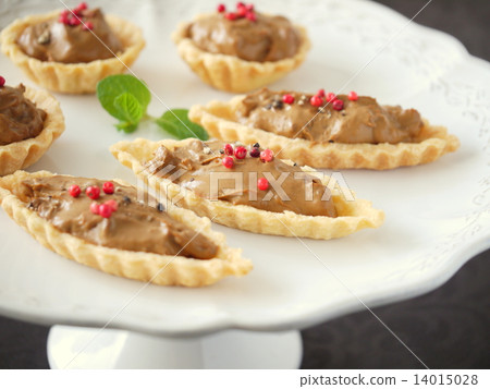 Coffee cream tart assorted black background 14015028