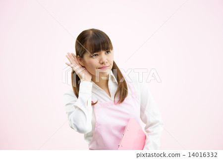 粉紅色的背影婦女在二十多歲時做了圍裙 14016332