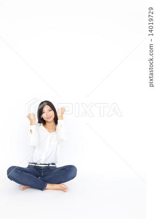 20's Japanese girls gut pose 14019729