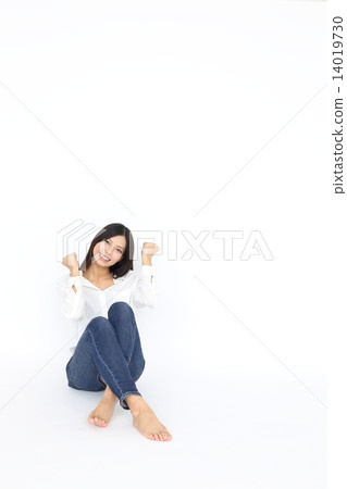 20's Japanese girls gut pose 14019730