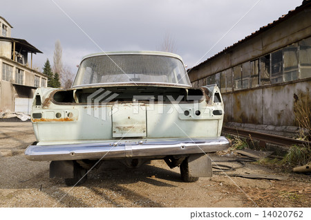 Old dilapidated car Old dilapidated car 14020762