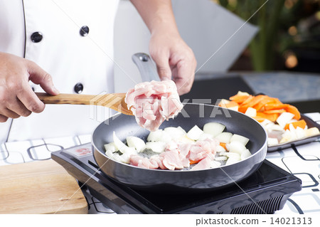 Chef putting slice pf pork to the pan for cooking Japanes pork c Chef putting slice pf pork to the pan for cooking Japanes pork c 14021313