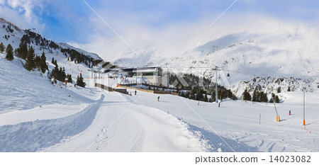 Mountain ski resort Obergurgl Austria 14023082