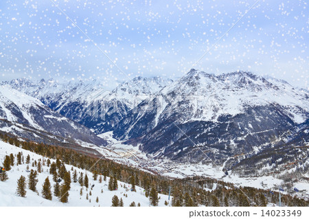 Mountains ski resort Solden Austria 14023349