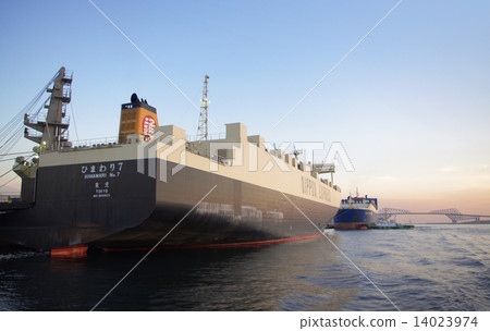Cargo ship in the Tokyo Bay area Cargo ship in the Tokyo Bay area 14023974