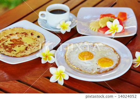 Breakfast with eggs, pineapple pancake and fruits 14024052