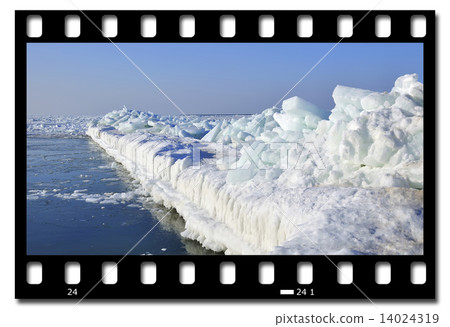 ice landscape ice landscape 14024319