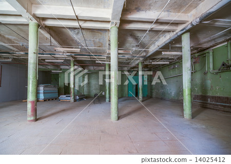 Deserted warehouse 14025412