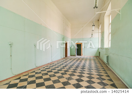 Deserted warehouse 14025414