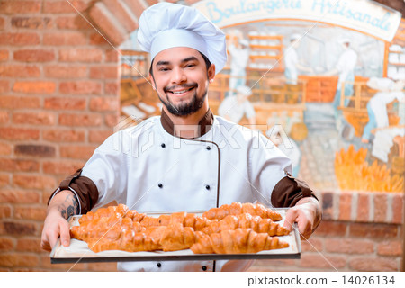 Handsome cook in the kitchen Handsome cook in the kitchen 14026134