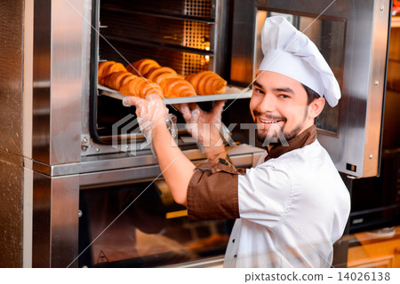 Handsome cook in the kitchen 14026138