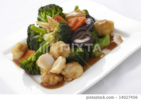 Stir fried vegetables with shrimp ball Stir fried vegetables with shrimp ball 14027456