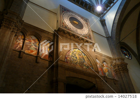 在聖母百花大教堂內 14027518