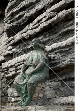 Bronze statue on the rock Bronze statue on the rock 14027979