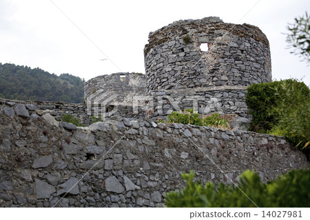 Medieval watchtowers 14027981