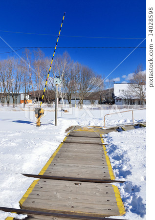 Level crossing in the snow 14028598