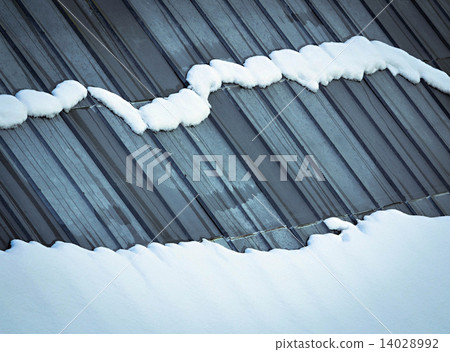 Melting snow on the roof 14028992