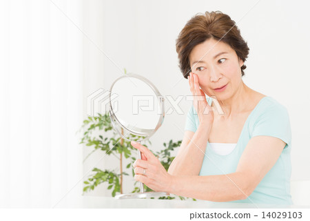 Senior beauty image 14029103