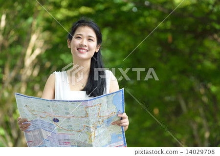 One chinese woman sightseeing along promenade 14029708
