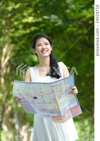 One chinese woman sightseeing along promenade 14029716